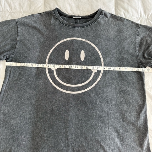 Be Happy smiley face t-shirt. Dark heathered gray with white face. Oversized L - Picture 3 of 7